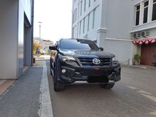 2018 Toyota Fortuner 2.4 TRD SUV hitam dp 129 jt saja pajak panjang siap pakai