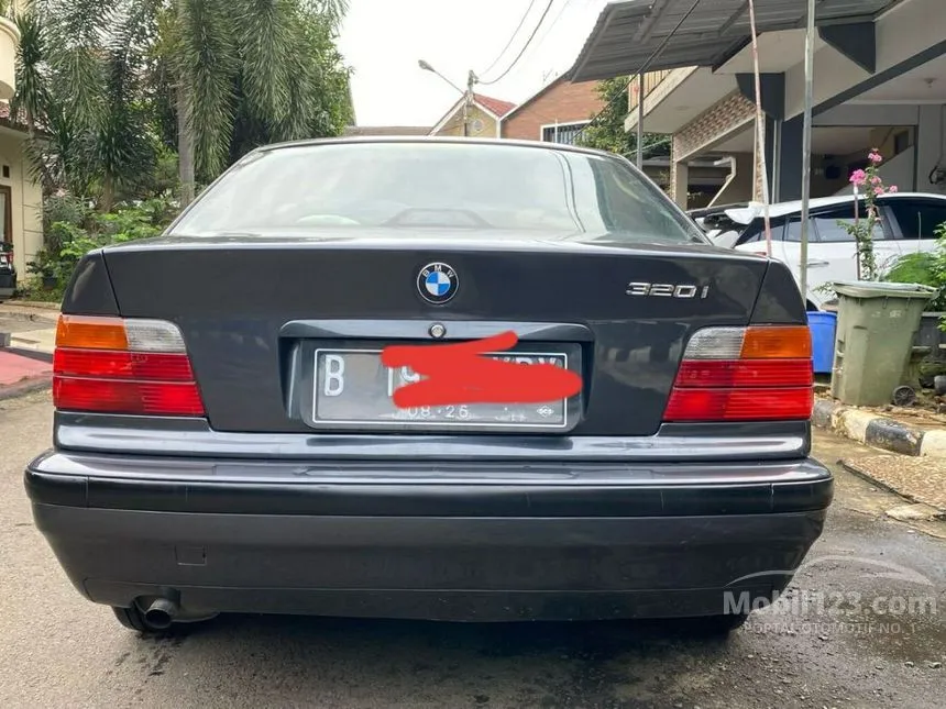 1992 BMW 318i 1.8 Manual Sedan