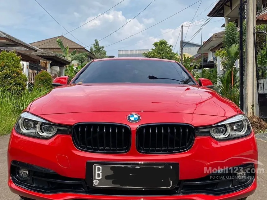 Jual Mobil BMW 320i 2019 Sport Shadow Edition 2.0 di Jawa Barat Automatic Sedan Merah Rp 510.000.000