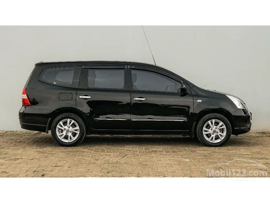 2012 Nissan Grand Livina XV MPV