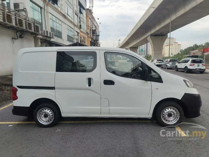 2015 Nissan NV200 Semi Panel Van