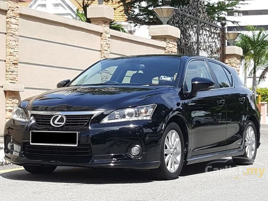 Lexus st200h 2012