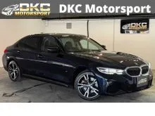 2022 BMW 330Li 2.0 M Sport Sedan / M SPORT STEERING WHEEL / LED HEADLIGHTS / AMBIENT LIGHTING / AUTONOMOUS EMERGRNCY BRAKING / REVERSE CAMERA / RWD /