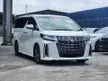 Recon 2018 Toyota ALPHARD 2.5 SC Sunroof DIM BSM Alpine