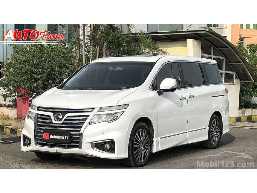 Jual Mobil Nissan Elgrand 2014 VIP 2.5 di DKI Jakarta Automatic MPV Putih Rp 345.000.000