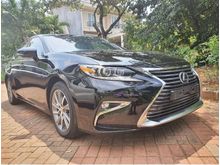 2017 Lexus ES300h 2.5 XV60 Sedan Facelift 3 TV Wireless Headphone Mark Levinson Audio Garansi ATPM Sampai 2022 Bebas Biaya Perawatan Perfect Condition