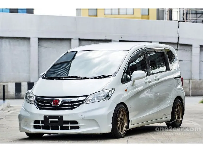 2013 Honda Freed SE Wagon