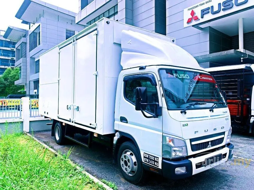 2022 Mitsubishi Fuso Box 17FT Cab Chassis