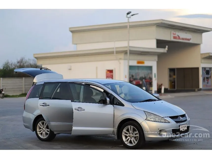 2010 Mitsubishi Space Wagon GT Wagon