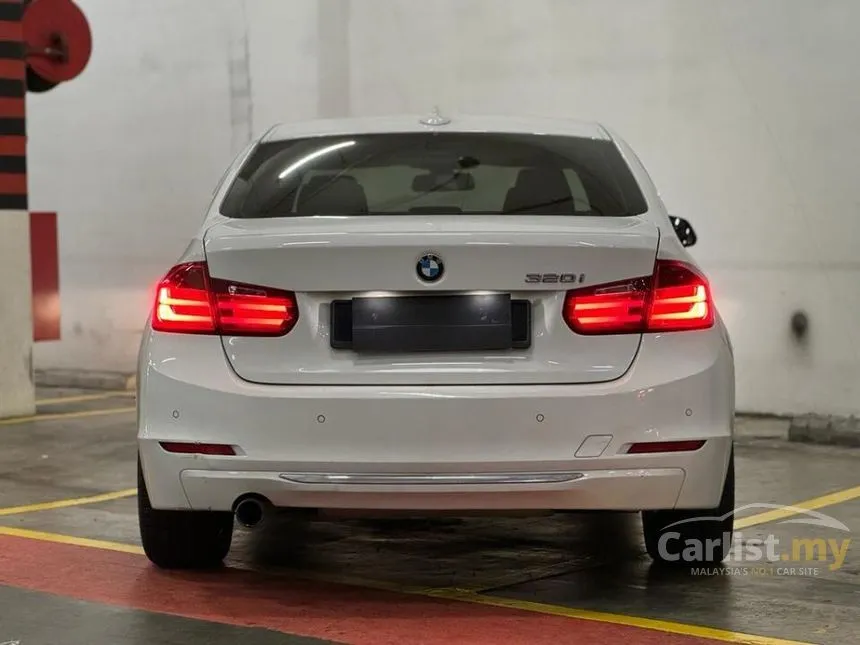 2013 BMW 320i Luxury Line Sedan