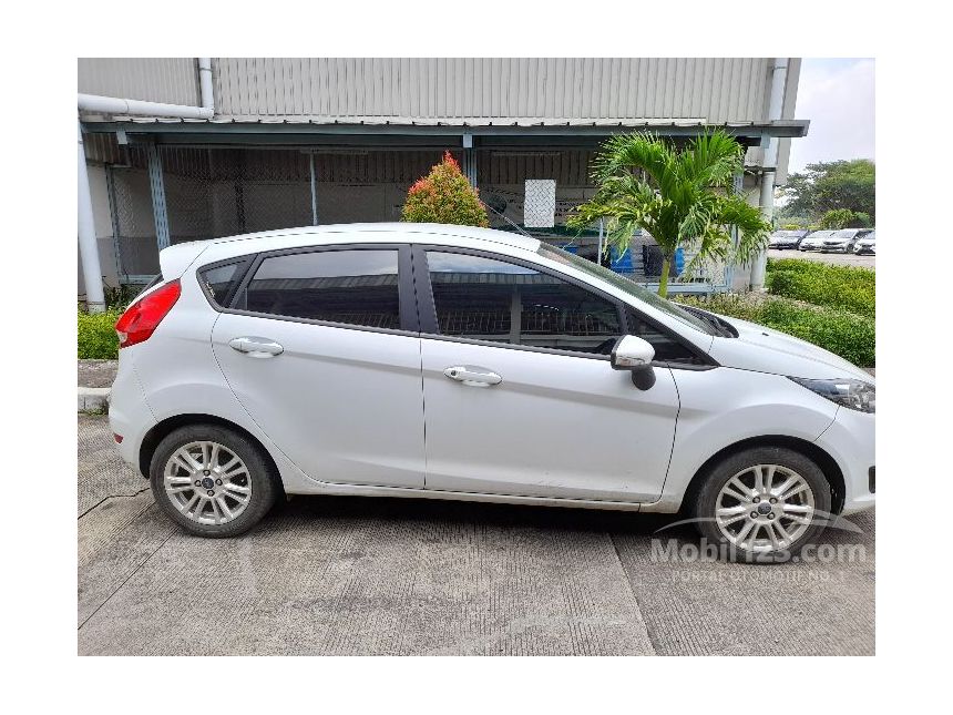 Jual Mobil Ford Fiesta 2014 Trend 1.5 di Jawa Barat Automatic Hatchback