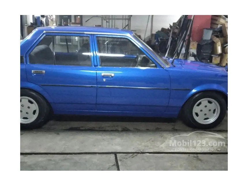 1981 Toyota Corolla KE70 Sedan