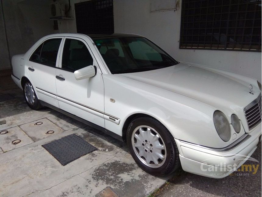 1996 Mercedes-Benz E230 Avantgarde Sedan