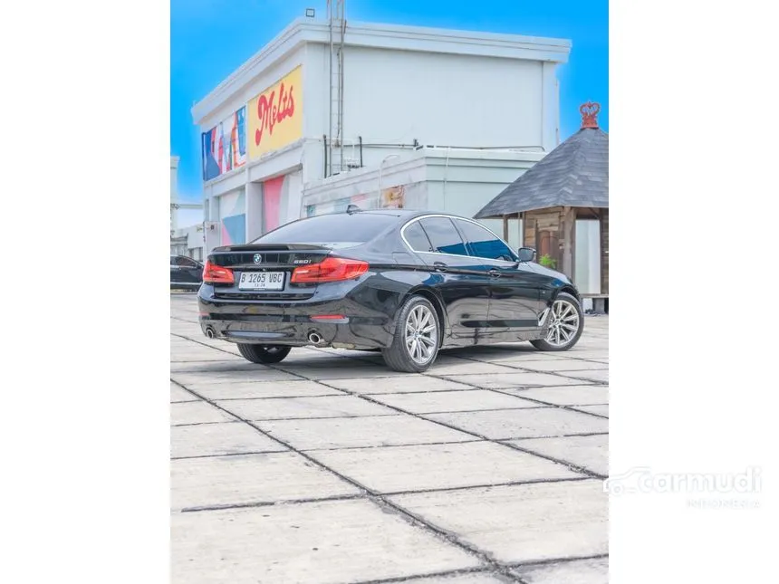 2019 BMW 520i Luxury Sedan