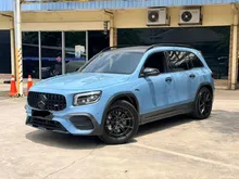 [C&C UNIT](2021/22) MERCEDES BENZ AMG GLB35 2.0L 4-MATIC -WRAPPED BLUE BODY STICKER,CARBON Armaspeed AIR INTAKE,BURMESTER S/S,CARBON STEERING,360 CAM