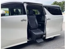 2019 Toyota Alphard 2.5 S WELCAB LIFT UP SEAT / WHEEL CHAIR / BLACK LEATHER INTERIOR / ORIGINAL LOW MILEAGE / 4 NEW MICHELIN / TIP TOP / LIKE NEW
