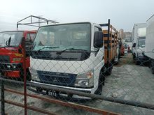 2013 Mitsubishi Fuso wooden t. gate