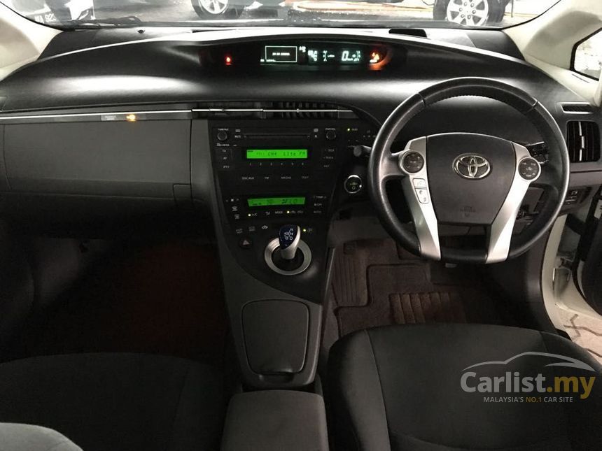 Toyota Prius 2012 Hybrid Luxury 1.8 in Selangor Automatic 