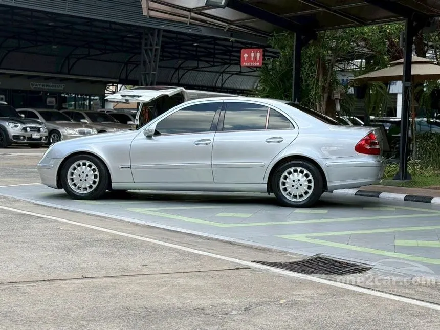 2005 Mercedes-Benz E200 Sedan