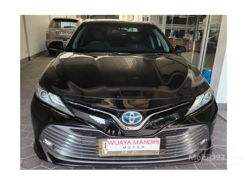 Jual Mobil Toyota Camry Hybrid 2020 HV 2.5 di Jawa Barat Automatic Sedan Abu