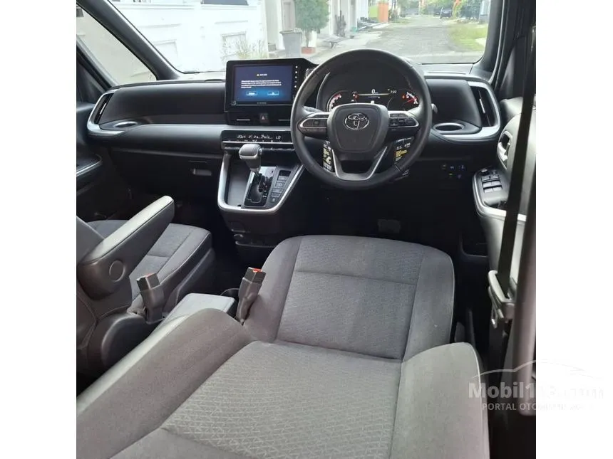 2022 Toyota Voxy MPV