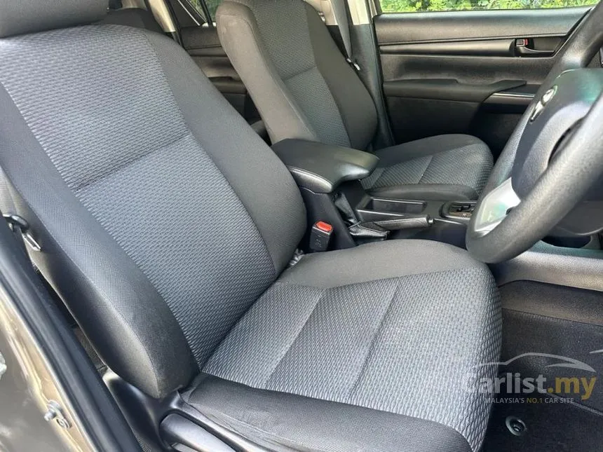 2022 Toyota Hilux E Dual Cab Pickup