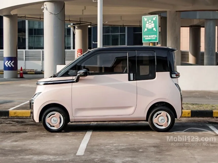 2023 Wuling Air EV Long Range + Charging Pile Hatchback