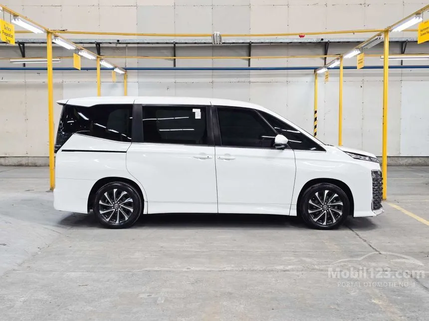 2022 Toyota Voxy MPV