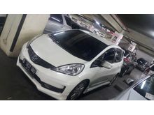 2012 Honda Jazz 1.5 RS Hatchback. Di jual over kredit. Angsuran Berjalan 1thn. Sisah angsurang 12bln. Pembayaran perbln 6680. Di over 100jta nego