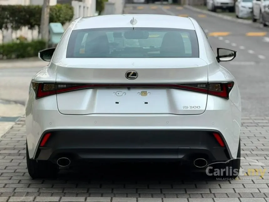 2023 Lexus IS 300 Version L Sedan