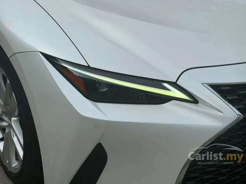2023 Lexus IS 300 Version L Sedan