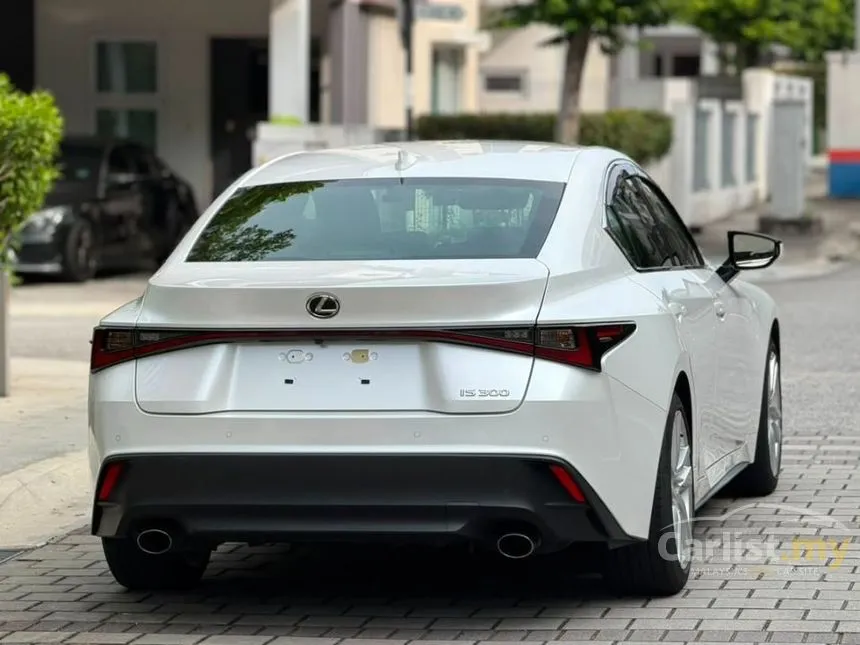 2023 Lexus IS 300 Version L Sedan