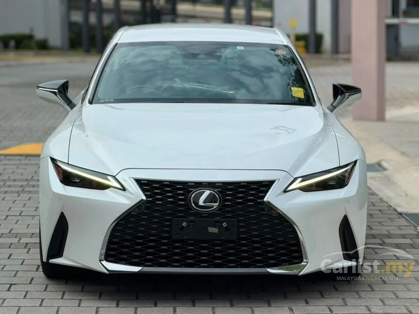 2023 Lexus IS 300 Version L Sedan