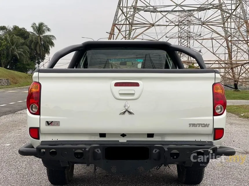 2011 Mitsubishi Triton Pickup Truck