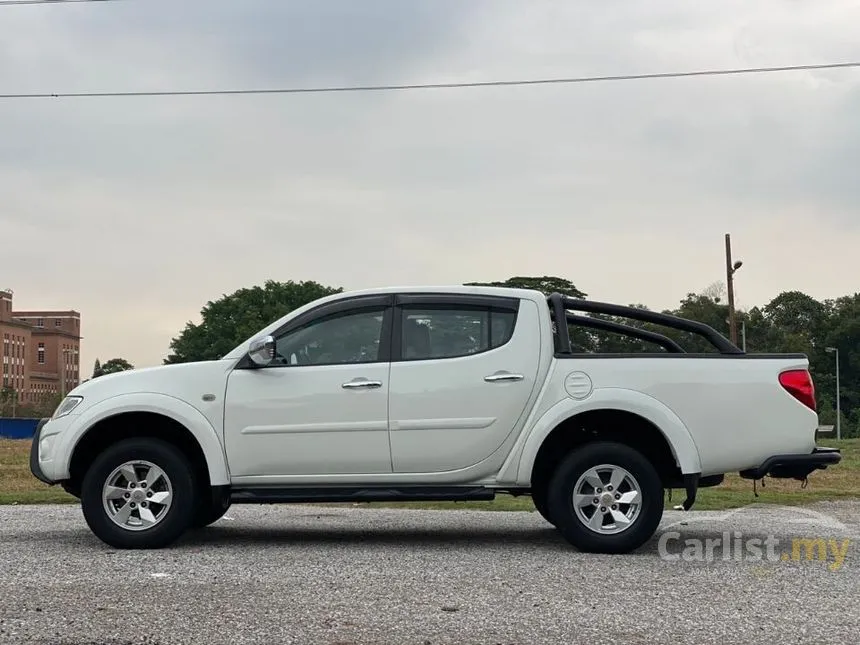 2011 Mitsubishi Triton Pickup Truck