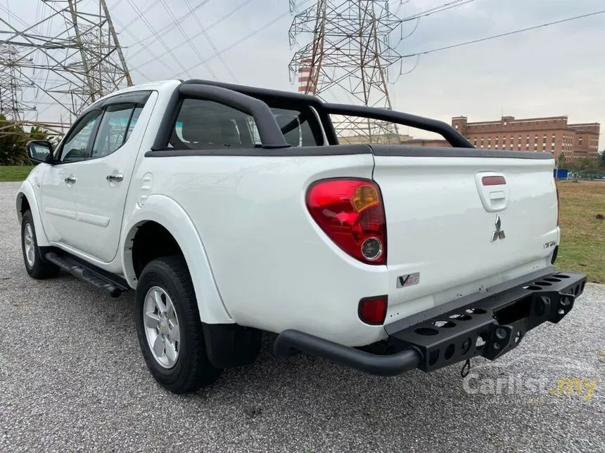 2011 Mitsubishi Triton Pickup Truck
