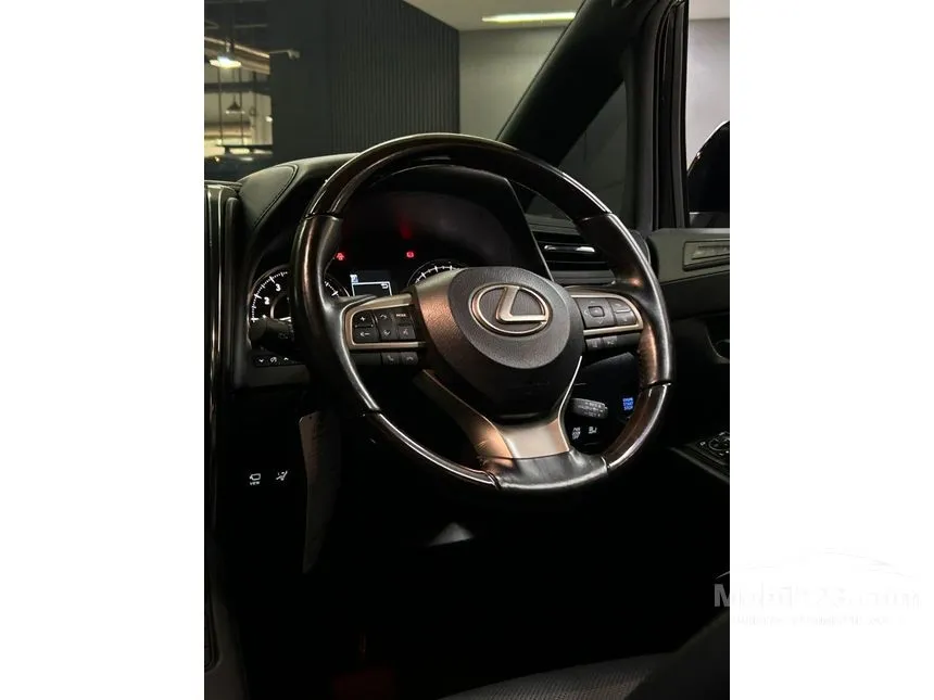2020 Lexus LM 350 7 Seater MPV