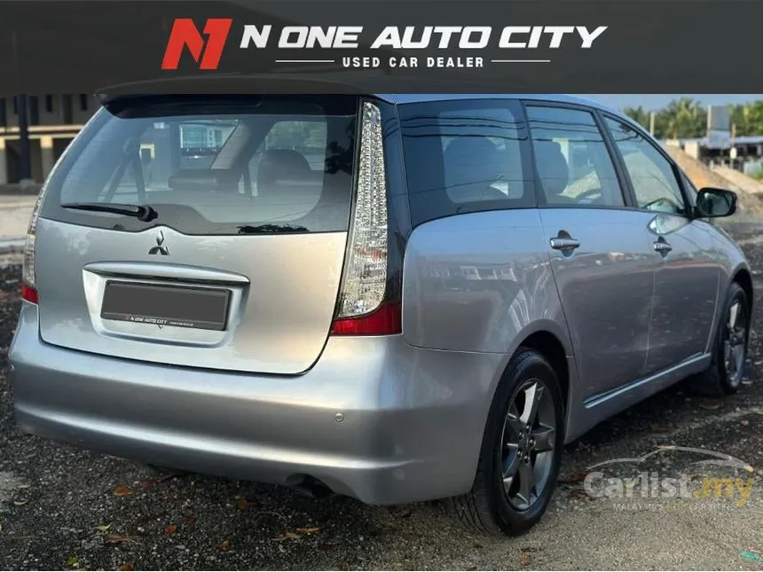 2008 Mitsubishi Grandis MPV