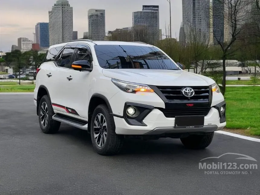 Jual Mobil Toyota Fortuner 2017 VRZ 2.4 di Jawa Timur Automatic SUV Putih Rp 389.000.000
