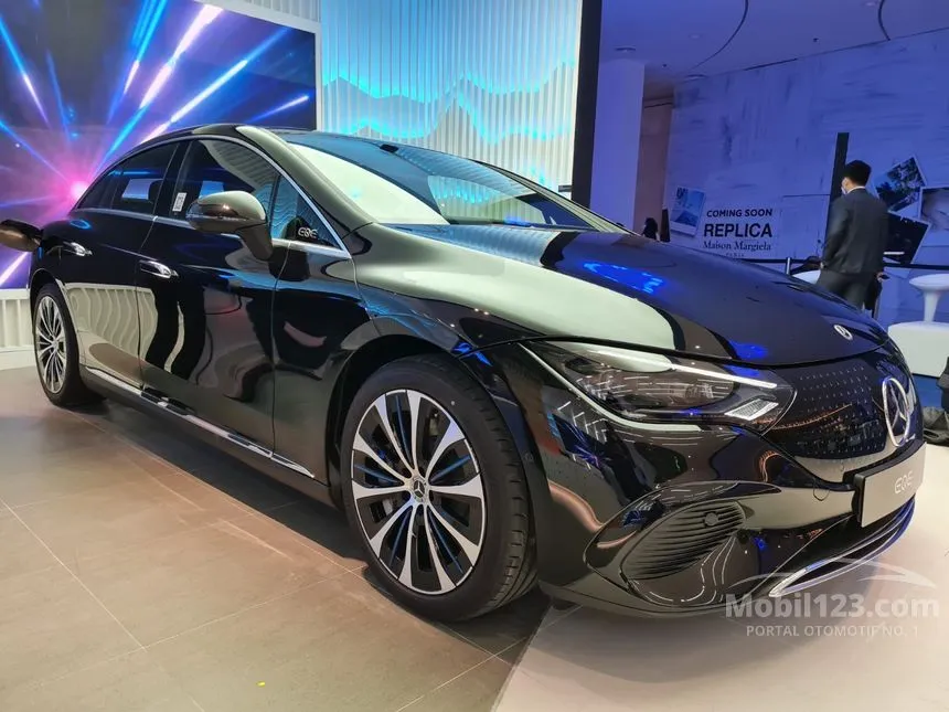 2022 Mercedes-Benz EQE350+ Electric Art Line Sedan