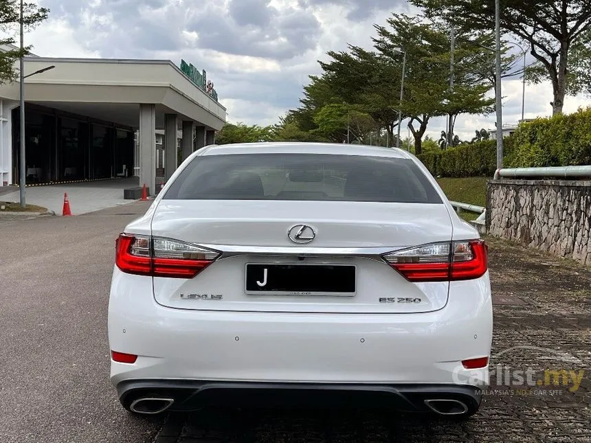 2017 Lexus ES250 Luxury Sedan