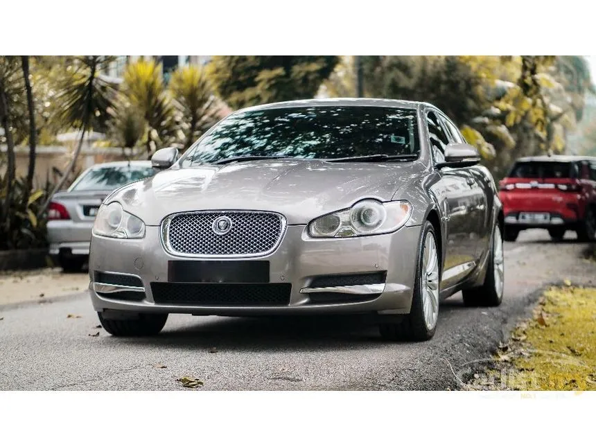 2010 Jaguar XF Luxury Sedan