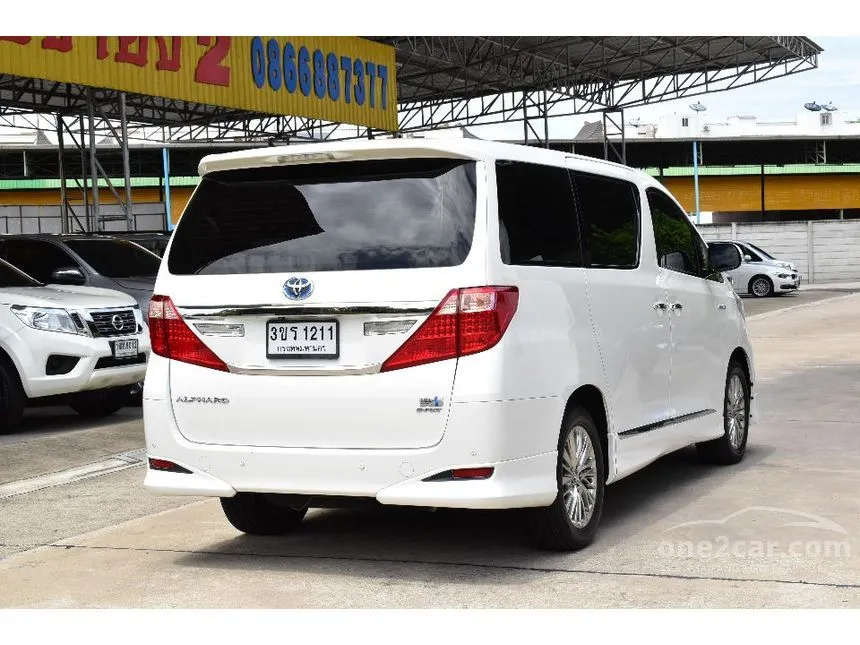 2013 Toyota Alphard HV Van