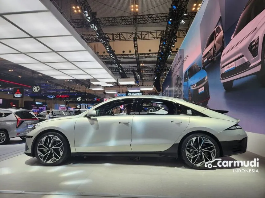 2024 Hyundai IONIQ 6 Signature Long Range Sedan