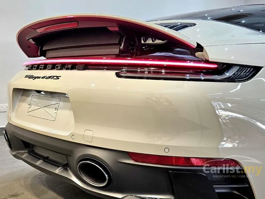 2022 Porsche 911 Targa 4S Convertible