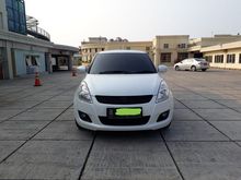 2015 Suzuki Swift 1.4 GX Hatchback matic km14ribuan dp32jtan saja