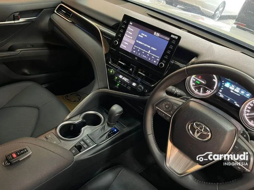 2021 Toyota Camry Hybrid Sedan