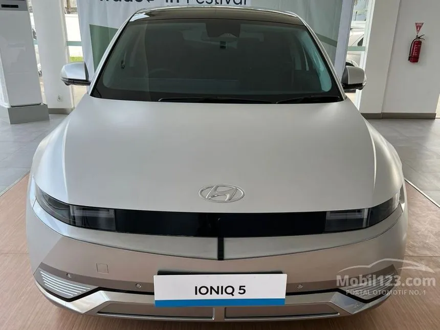 Jual Mobil Hyundai IONIQ 5 2024 Long Range Signature di DKI Jakarta Automatic Wagon Silver Rp 750.000.000