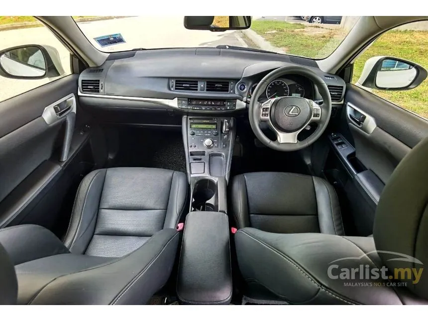 2014 Lexus CT200h Luxury Hatchback