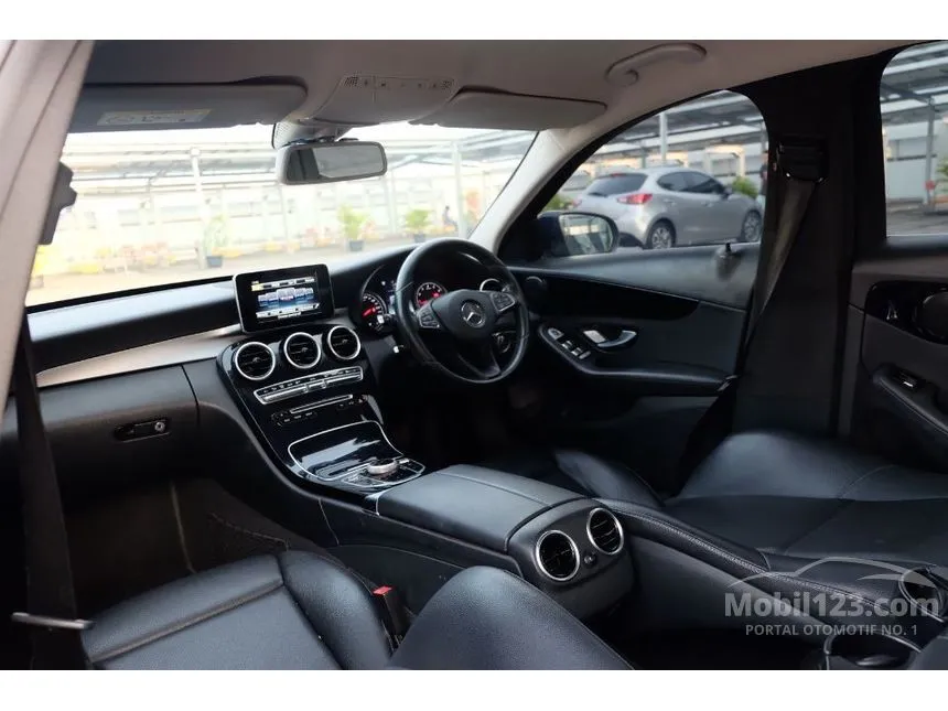 2017 Mercedes-Benz C200 Avantgarde Sedan